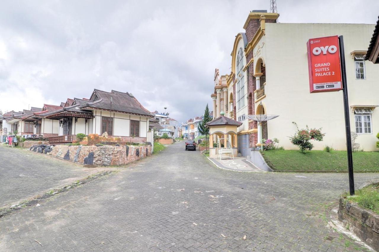 Oyo 2997 Grand Suites Palace 2 Sindanglaya Exterior foto